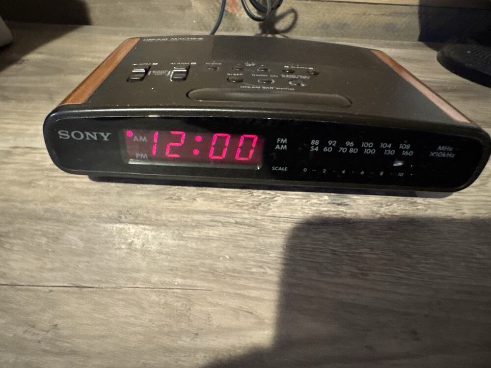 Sony Vintage Dream Machine ICF-C420 AM/FM Clock Radio With Woodgrain Sides